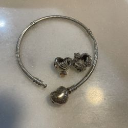 Pulsera Y Charms-PANDORA 925 $110 