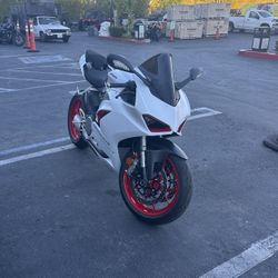 2022 Ducati V2