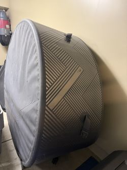 Hot tub (sturdy, Non-inflatable type)