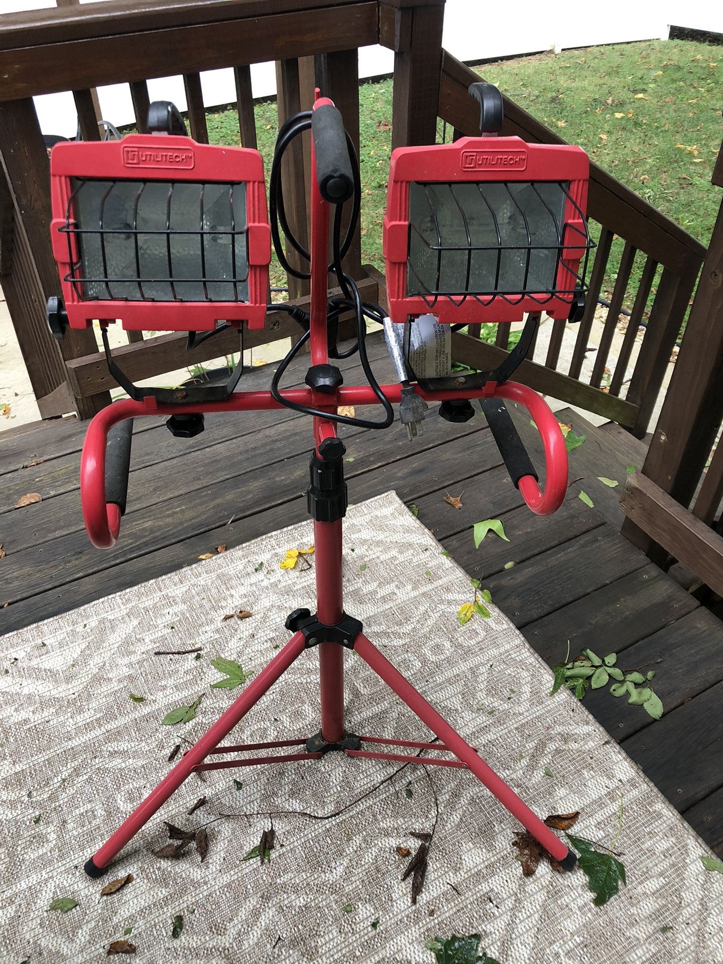 ultra tech plug-in work lights with stand