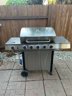 Char-Broil performance 5-burner grill