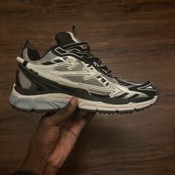 Off White Be Right Back