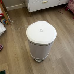Munchkin UV Diaper Pail