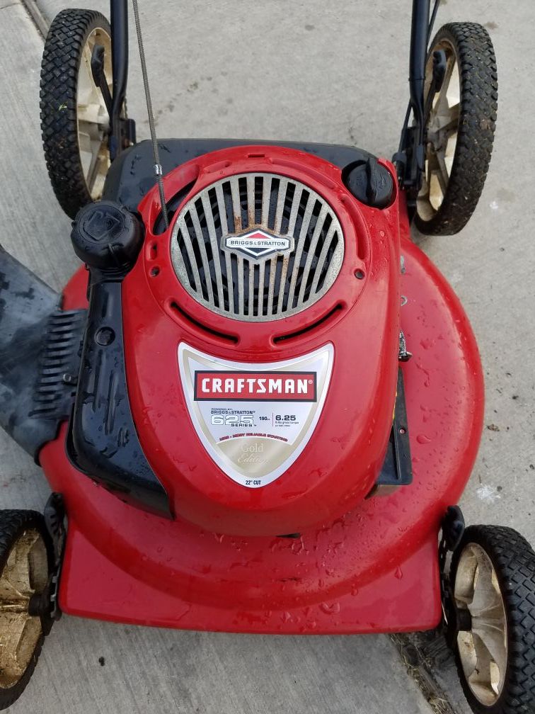 Craftsman lawn mower 6.25hp 199 cc gold edition for Sale in Arlington