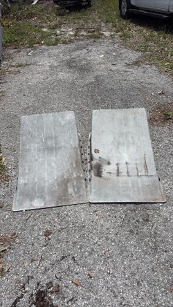 Two ramps 1 feet off the ground