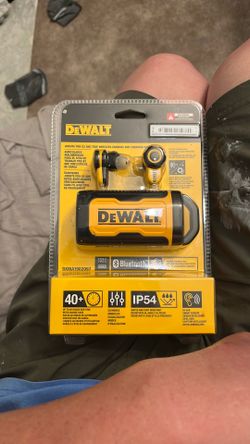 DeWalt job site-x2 anc true wireless earbuds and charging case . DXMA1902097