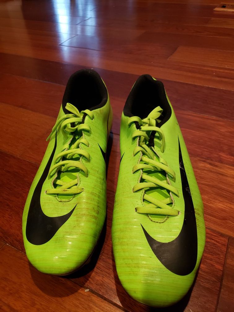 Soccer shoes Nike