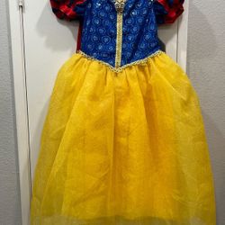 Snow white Girls Costume Size 9/10 Disney Castle Collection