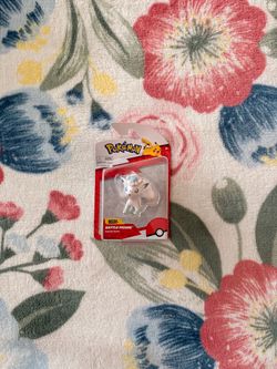 Pokémon battle figure