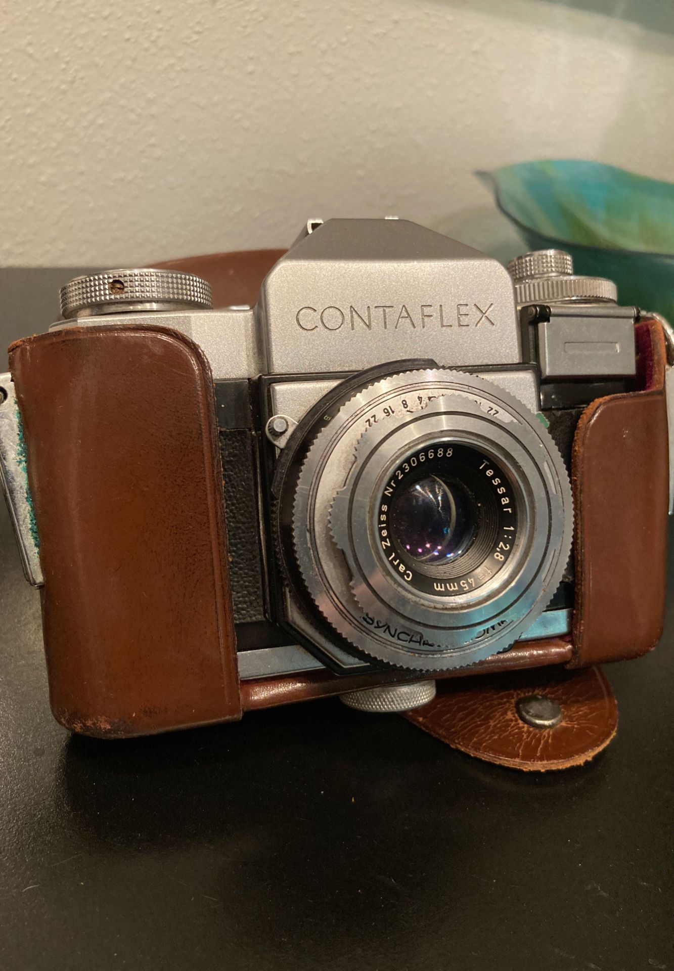 Vintage Zeiss Ikon Contaflex Synchro-compur 35mm camera w original case