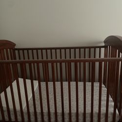 Baby Crib And Waterproof Mattress 