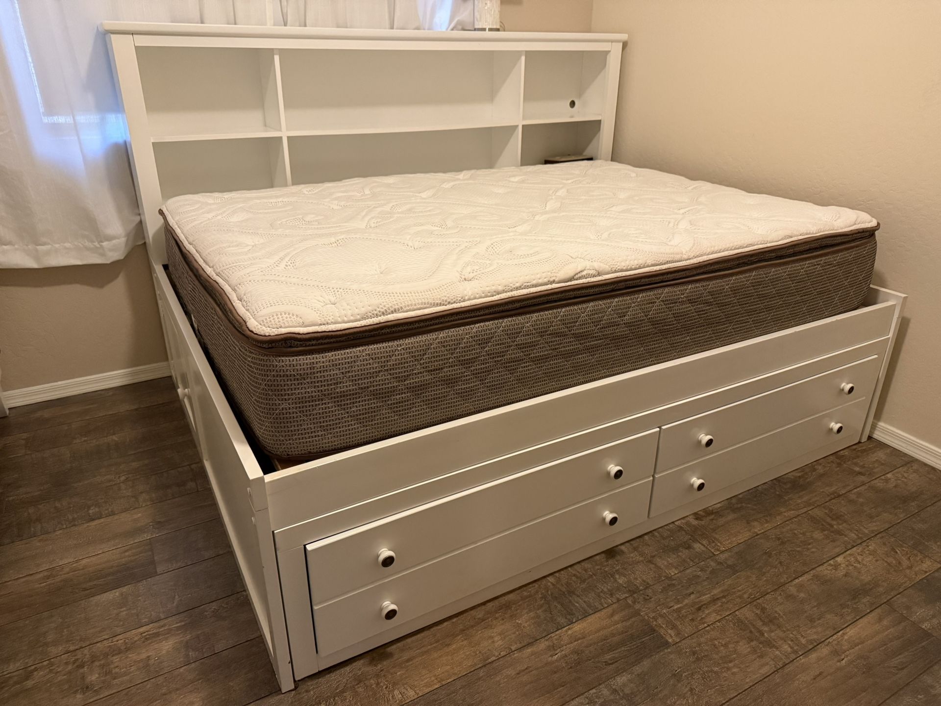 Tween combo full-size bed unit with connected bookshelves & drawers