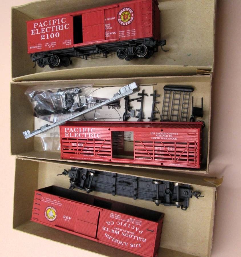 Vintage Roundhouse Pacific Electric HO Train Freight Cars