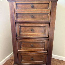 Chest Of Drawers - (4 drawers, Good Condition)