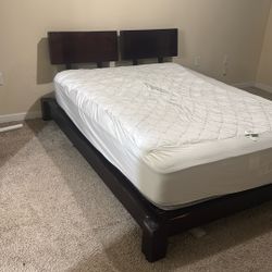 Queen‘S Mattress And Bedframe With Headboard
