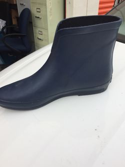 New size 7 Dirty Laundry rubber boots