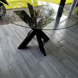 Round Dining Room Table 