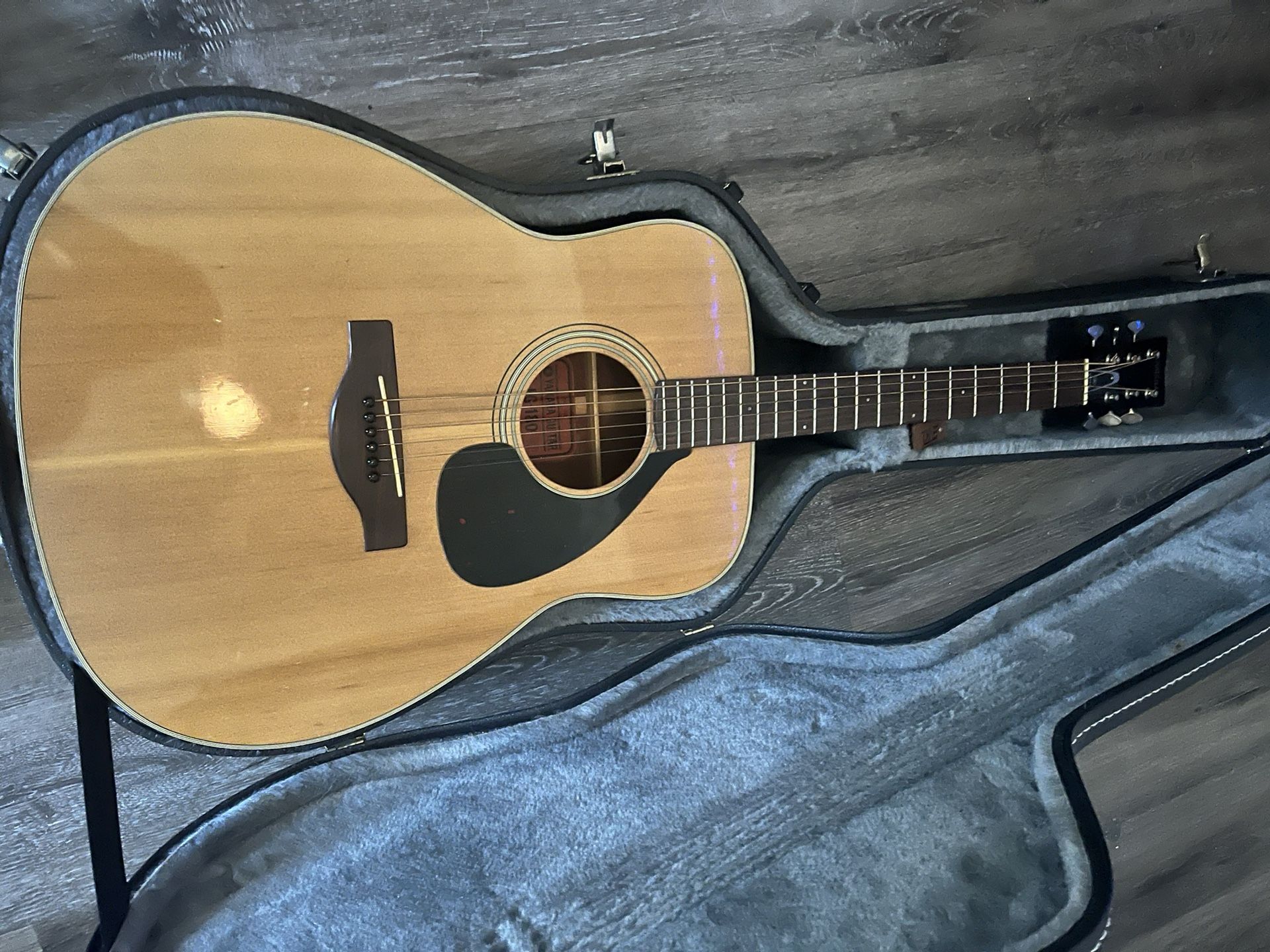 FG – 180 Yamaha guitar