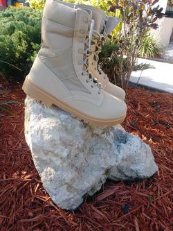 New men's military desert boot size 10 and 11
