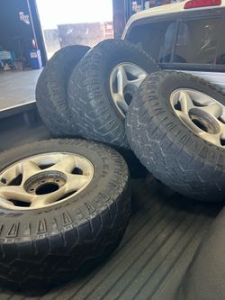 Toyota Tacoma 2004 tires