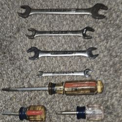 CRAFTSMAN (SEARS) SMALL LOT OF WRENCHES AND SCREWDRIVERS