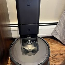 Roomba iRobot i7 Self Cleaning Vacuum Robot 