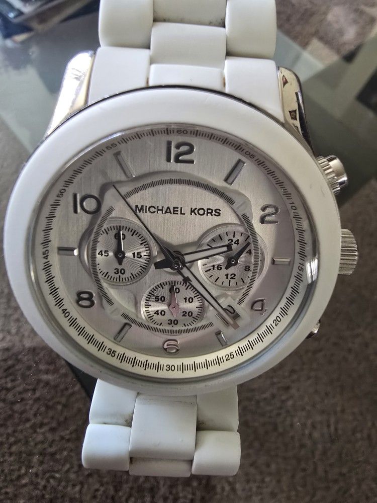 Michael Kors Oversized Runway MK8108 Wrist Watch for Men