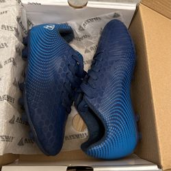Soccer Cleats size 1Y - color blue