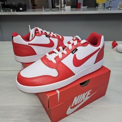 NIKES 
