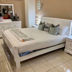 5PC QUEEN BED,DRESSER, MIRROR NIGHTSTAND AND CHEST 