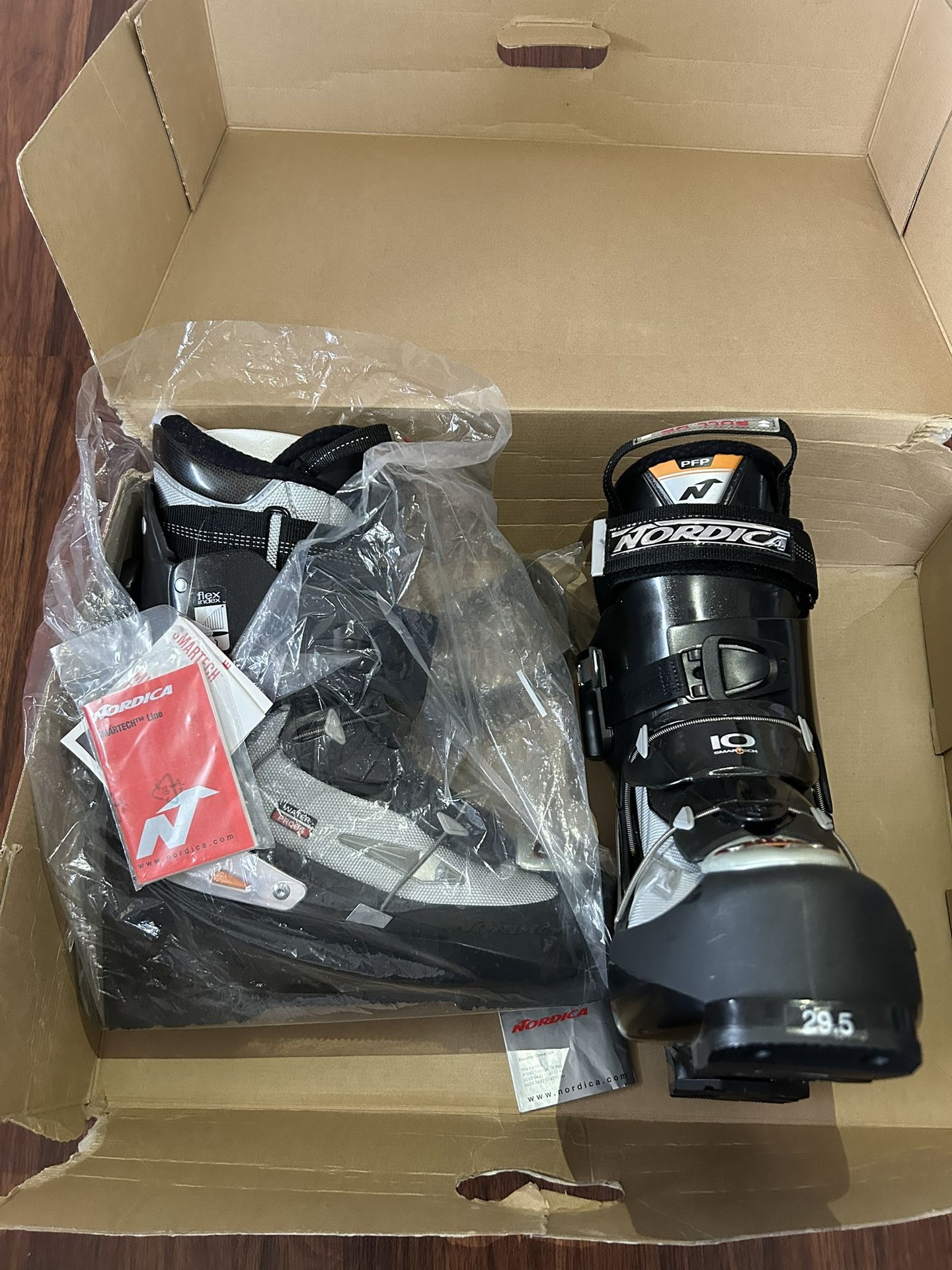 New Snow Ski Boots 9.5 Men