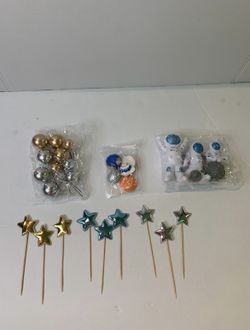 Astronaut Space Cake Toppers Space Cake Decorations 28 pieces.   (H)
