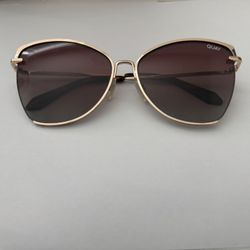 Quay Australia “Dusk to Dawn” Gold Aviator Sunglasses – Polarized