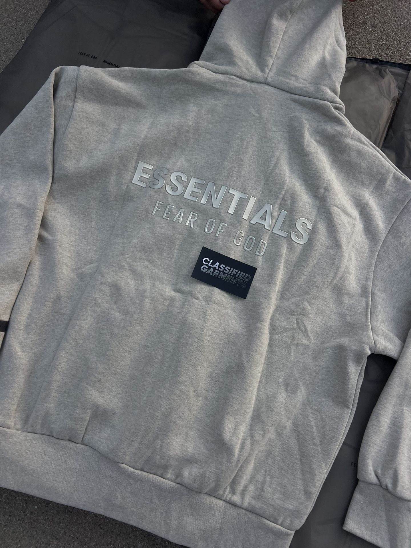 ESSENTIALS ZIP UPS