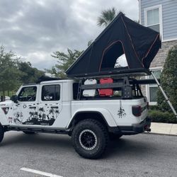 BRAND NEW! Aluminum Shell Roof Top Tent - See Description 