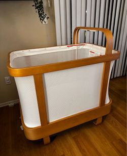 Cradlewise- Convertible Smart Bassinet and Crib