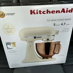BRAND NEW KITCHEN AID TILT HEAD STAND MIXER