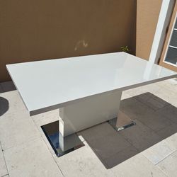 White dining table