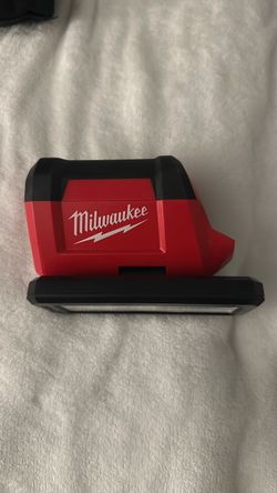 Milwaukee portable lamp