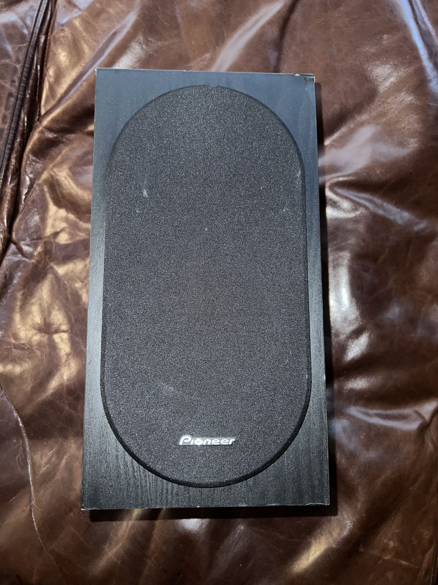 1 Pioneer Bookshelf Speaker