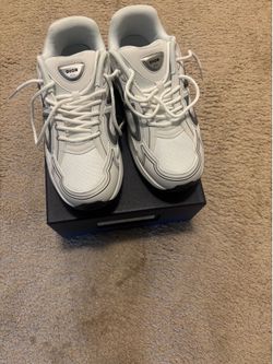 Dior b30 white