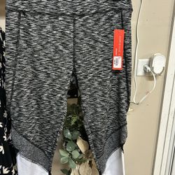 Yoga Pants / Capri (Large) NEW