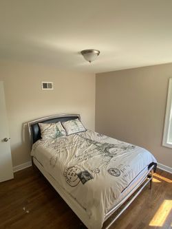 Serta Bed and Mattress in Queen size