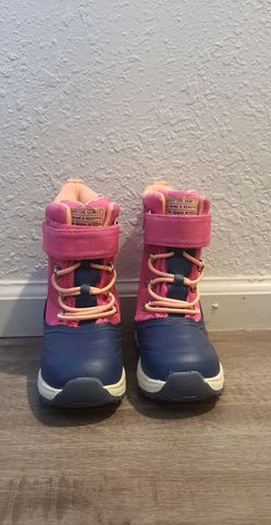 NEW SNOW BOOTS