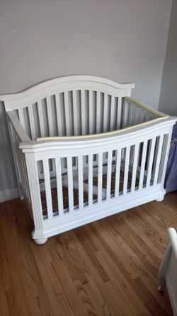 White crib