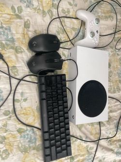 Xbox series s with accessories