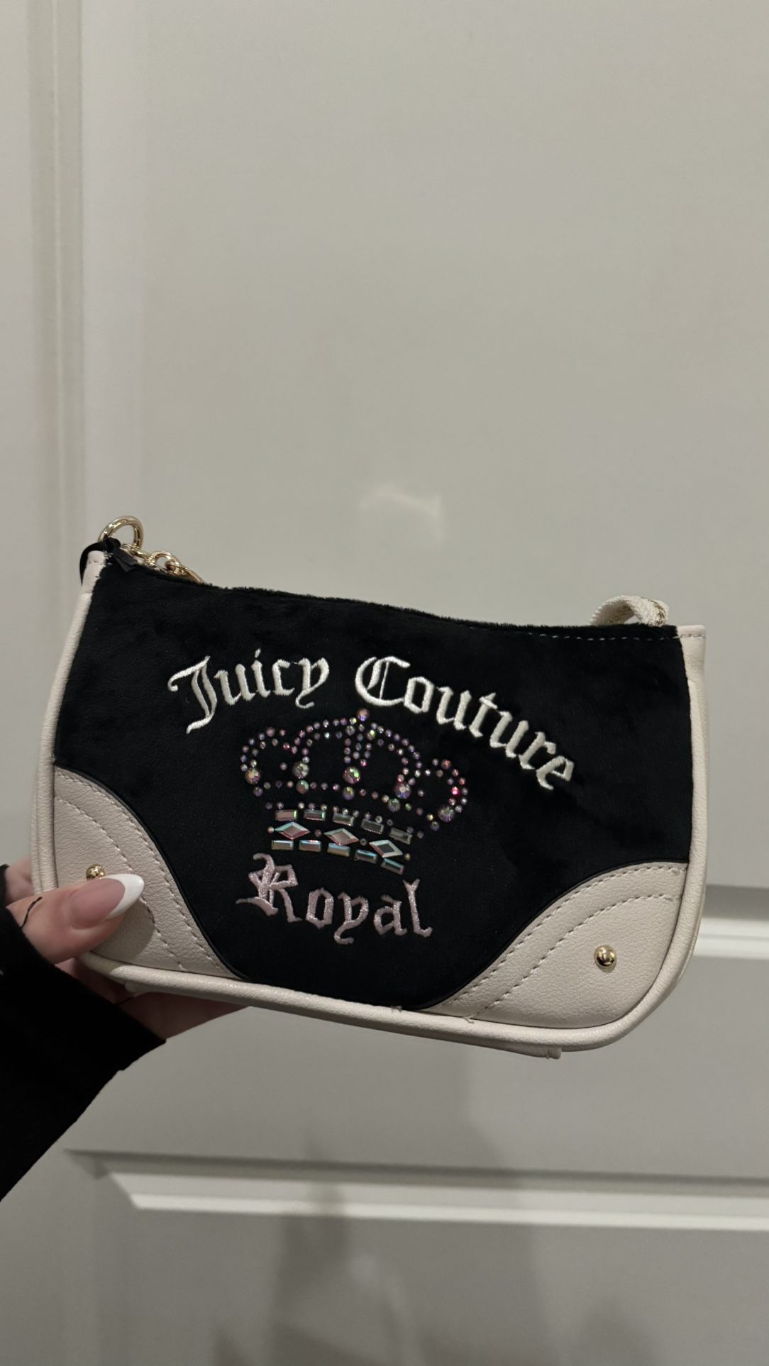 Juicy couture wrislet bag