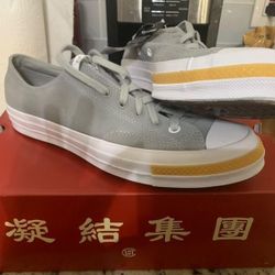 Unisex Chuck Taylor Converse (10.5 mens 12.5 Womens 