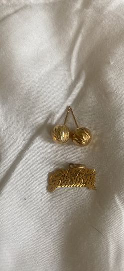 We Love Grand Mom Charm And Gold Earrings 