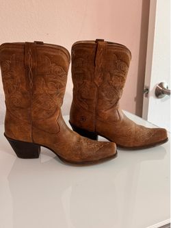 Authentic Women’s Ariat Round Up Square Toe Western Boot